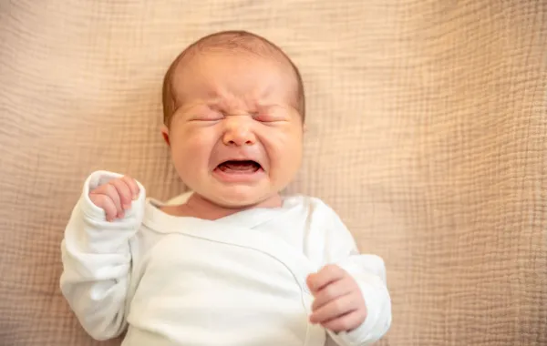 صورة لمولود يبكي