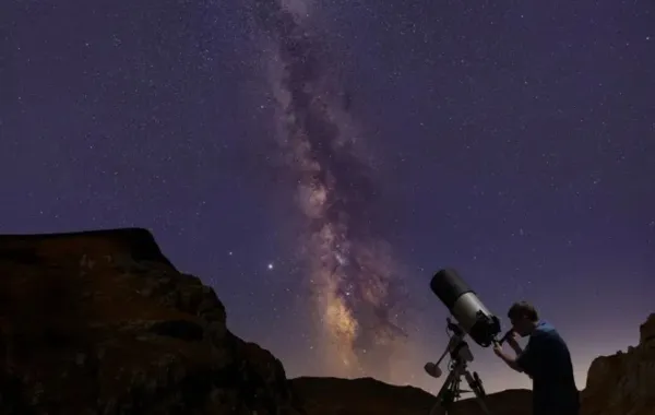 بداية فلكية مميزة للعام الجديد باقتران شمسي نادر