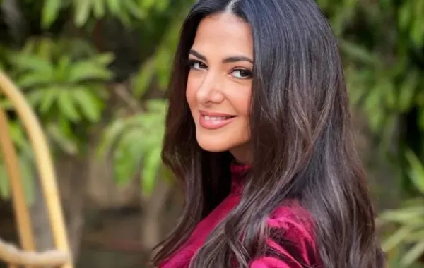 دنيا سمير غانم تستعيد ذكريات والدتها دلال عبد العزيز بصورة من طفولتها