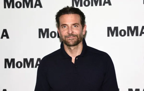 برادلي كوبر في نيويورك (Bradley Cooper in New York City). مصدر الصورة: Theo Wargo / GETTY IMAGES NORTH AMERICA / Getty Images via AFP