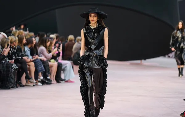 بدلة من شانيل Chanel- الصورة من Launchmetrics/Spotlight ©