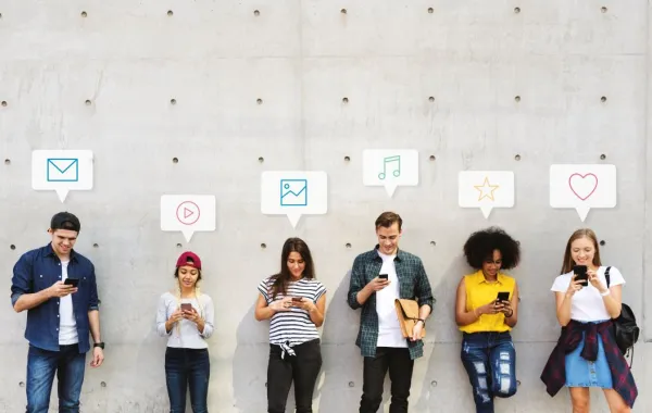 الحياة الرقمية جزء لا يتجزأ من حياة الشباب