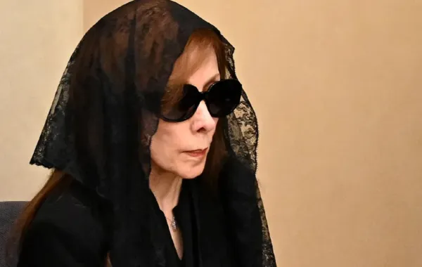 فيروز تلقي نظرة الوداع الأخير على ابنها هلي الرحباني