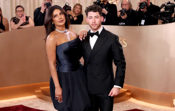 بريانكا شوبرا ونيك جوناسPriyanka Chopra and Nick Jonas  في حفل توزيع جوائز غولدن غلوب 2026. مصدر الصورة: Monica Schipper / GETTY IMAGES NORTH AMERICA / Getty Images via AFP