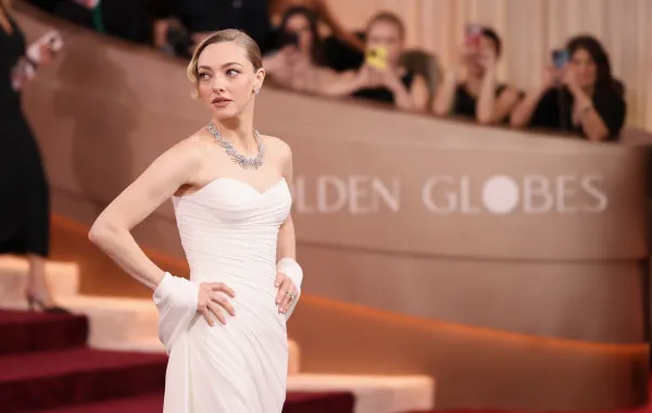  أماندا سيفريد في غولدن غلوب 2026 (مصدر الصورة:  John Shearer/WireImage via Getty Images)