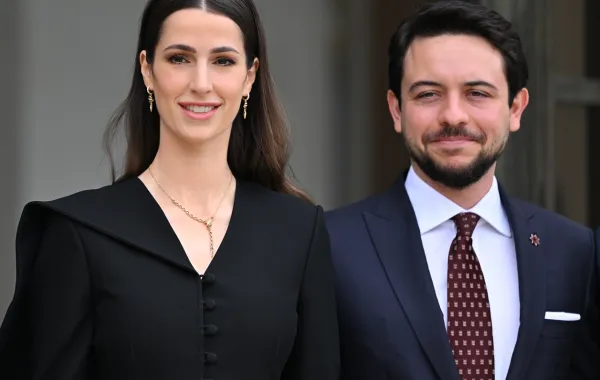 ولي عهد الأردن الأمير الحسين بن عبدالله الثاني وزوجته الأميرة رجوة الحسين (مصدر الصورة  Mustafa YalcinAnadolu via Getty Images)