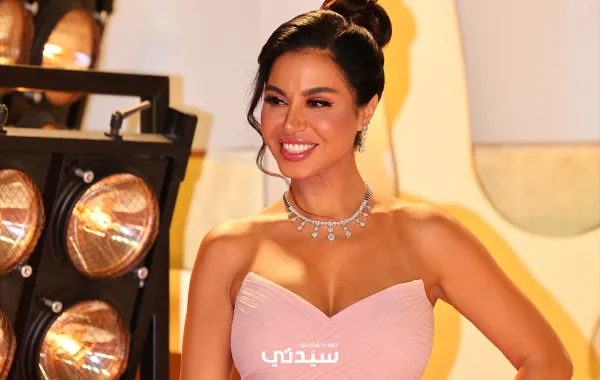 تسريحات شعر مرفوعة وبسيطة على طريقة النجمات