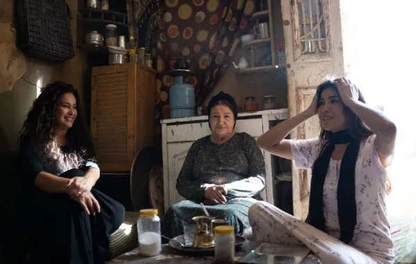 هند صبري ومها نصار وميمي جمال فى كواليس مناعة - الصورة من الشركة المتحدة