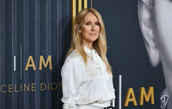 سيلين ديون في قاعة أليس تالي في مدينة نيويورك (Celine Dion at Alice Tully Hall in New York City). مصدر الصورة: ANGELA WEISS / AFP