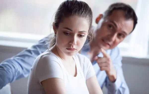 تفسير رؤيا شخص تحبه يتجاهلك في المنام 