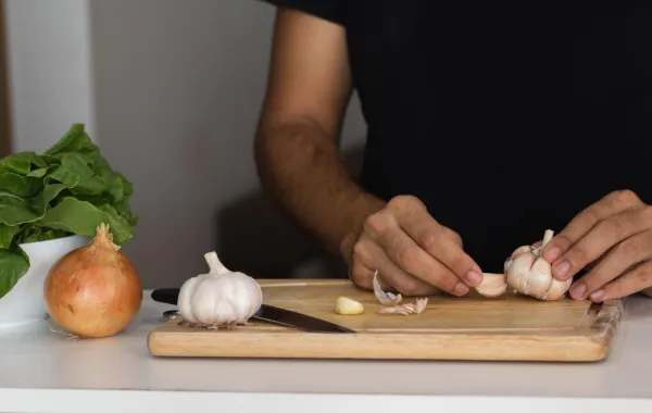 البصل والثوم يساعدان في تقوية المناعة - المصدر freepik