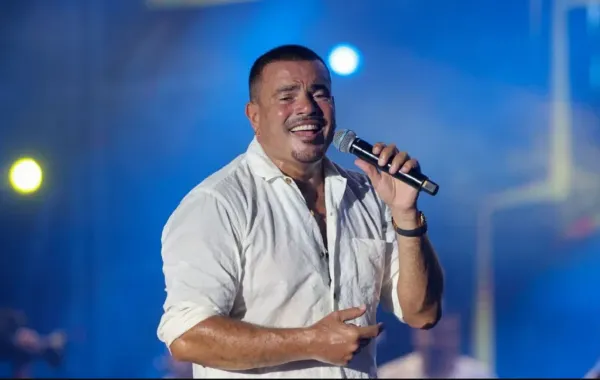 لقطات مبهرة جمعت عمرو دياب وابنته جاانا في حفله الأخير