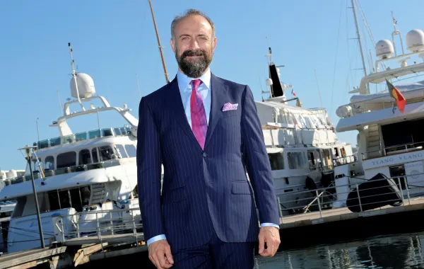 خالد أرغنتش في كان ( Halit Ergenc in Cannes ). مصدر الصورة: VALERY HACHE / AFP)