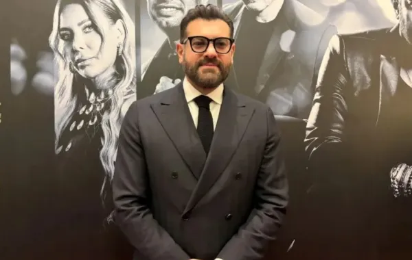 عمرو يوسف- الصورة خاصة بسيدتي من تصوير زكية البلوشي