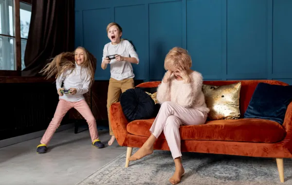 صورة لأطفال مشاغبين