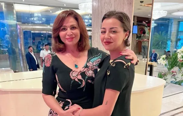 إلهام شاهين وابنة شقيقتها إلهام صفي الدين - الصورة من صفحة إلهام شاهين على إنستغرام