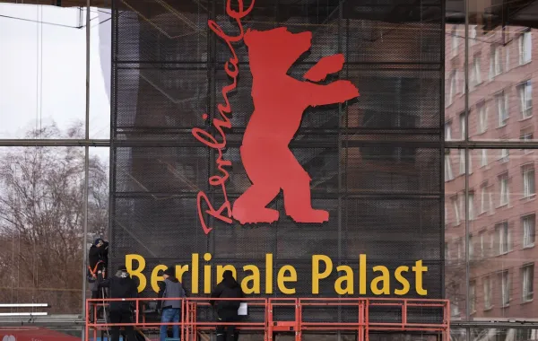 شعار مهرجان برلين السينمائي الدولي- مصدر الصورة: Odd ANDERSEN / AFP