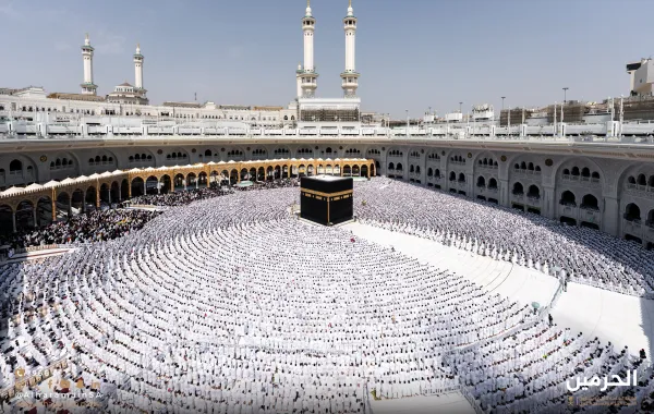 ضيوف الرحمن يصلون داخل الحرم المكي - الصورة من حساب الهيئة العامة للعناية بشؤون الحرمين على إكس