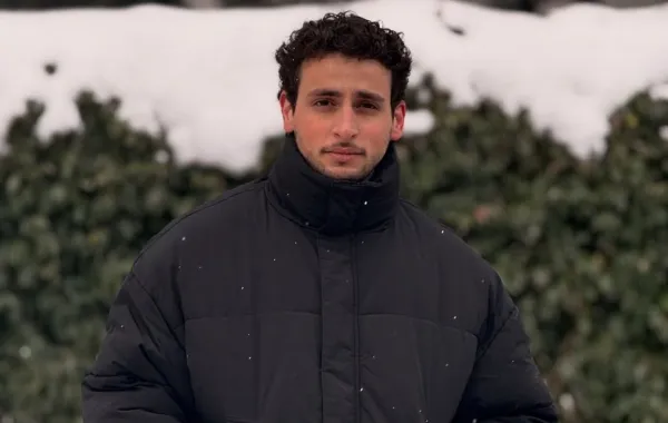 ورد عجيب- الصورة من صفحته على إنستغرام