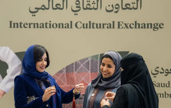 الأميرة ريم بنت الوليد برفقة دكتور سوزان اليحيى، الرئيس التنفيذي لـ"ورث" ضمن فعاليات منتدى الفنون التقليدية - الصورة من حساب الرئيس التنفيذي لـ"ورث"على إكس