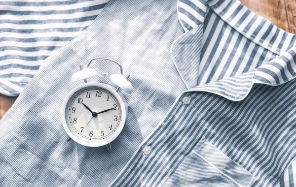 ثوب للنوم مع منبه