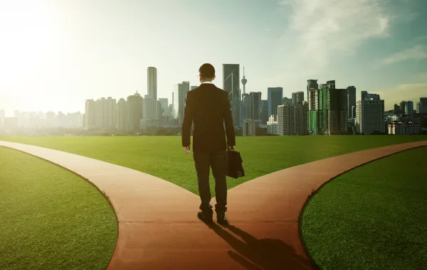 تفسير حلم الضياع في الطريق- مصدر الصورة: Adobe Stock by jamesteohart