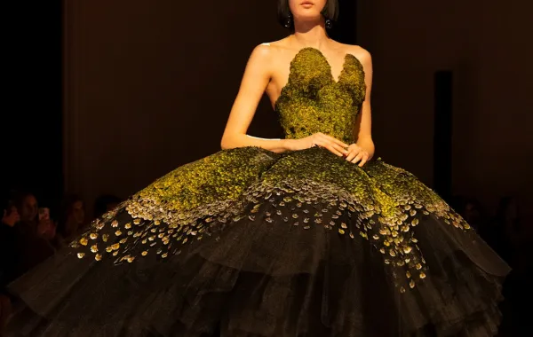 من عرض سكيابارلي كوتور ربيع صيف 2026- الصورة من Launchmetrics/Spotlight © 