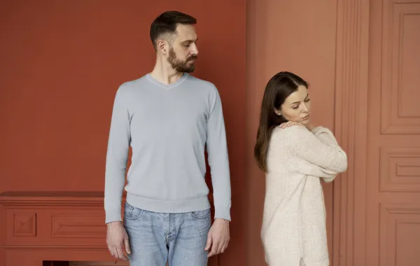 الرجل النرجسي في العلاقة العاطفية- مصدر الصورة: freepik