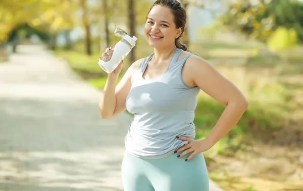 أصبحت السمنة مرضاً خطيراً يؤثر على صحة الجسم ويزيد خطر الإصابة بأمراض مزمنة، لذا من الضروري الوقاية منها والتخلّص من الوزن الزائد مبكراً للحفاظ على صحة سليمة 