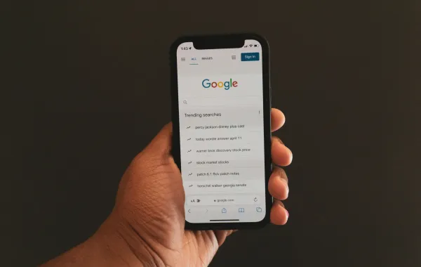 تحديث جديد لأداة استكشاف الاتجاهات من جوجل – الصورة من unsplash by terrillo walls