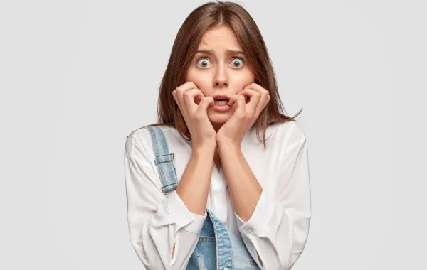 تفسير حلم الخوف في المنام- مصدر الصورة: Freepik by wayhomestudio