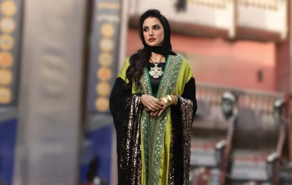 درة زروق بالعباية- الصورة من حسابها الرسمي على إنستغرام 