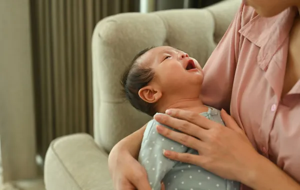 صورة طفل متردد في الرضاعة