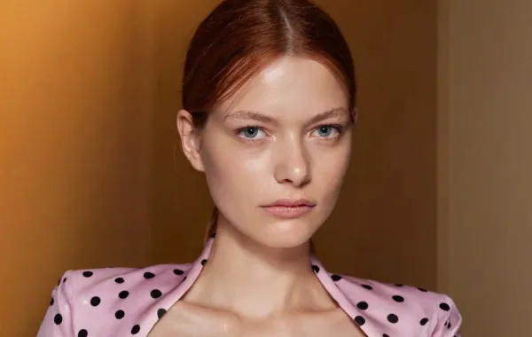 الفرق بين البشرة المرهقة و البشرة المتقدمة في العمر