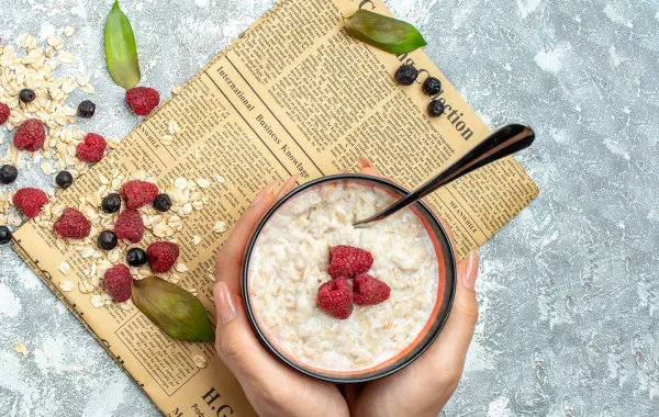 هل يمكن أن يساعد الشوفان في خفض الكولسترول؟ - المصدر Image by KamranAydinov on Freepik