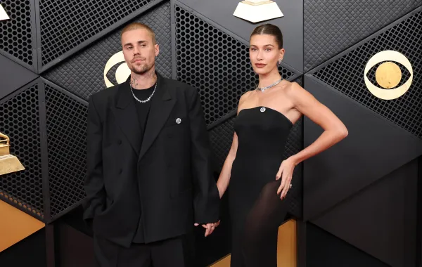 جستن وهايلي بيبر من حفل غرامي 2026 - مصدر الصورة: AMY SUSSMAN / GETTY IMAGES NORTH AMERICA / GETTY IMAGES VIA AFP