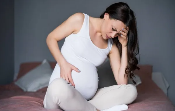 صورة لحامل وألم أسفل البطن