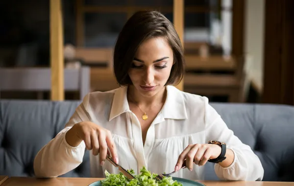 ماذا يحدث لجسمك عندما تغيّرين طريقة أكلكِ -المصدر Image by senivpetro on Freepik