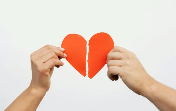 زوجان يبدو أن علاقتهما انتهت 