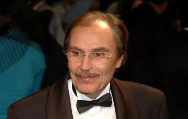 أفلام شارك في بطولتها عزت العلايلي ضمن قائمة أفضل 100 فيلم في السينما المصرية