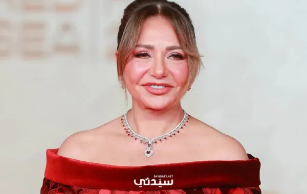 ليلى علوي بمجوهرات مرصوفة بالأحجار الكريمة - تصوير خاص لسيدتي