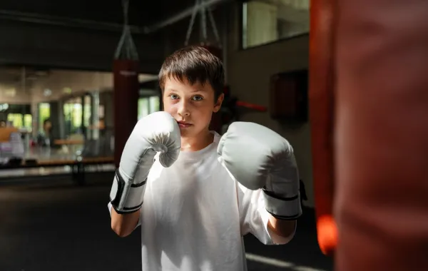 صورة تعبر عن طفل قوي