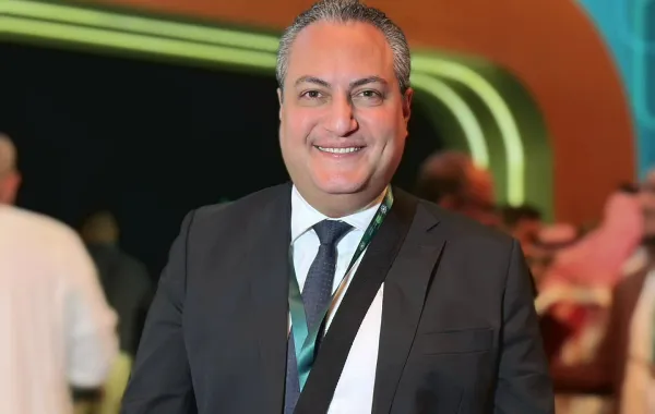 الإعلامي طاهر بركة مذيع أخبار أول في قناة العربية