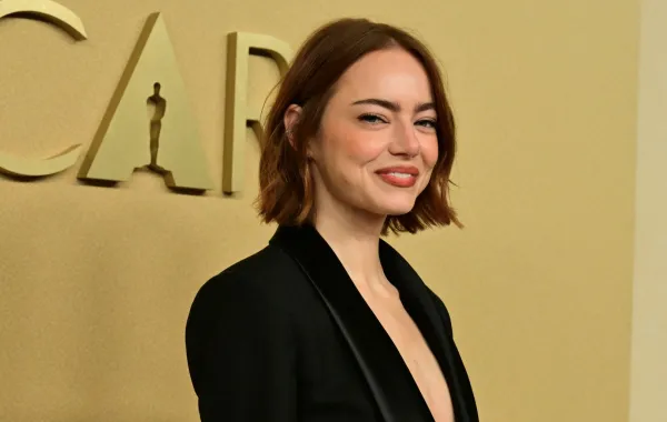 إيما ستون Emma Stone في في حفل غداء المرشحين لجوائز الأوسكار. مصدر الصورة: Frederic J. Brown / AFP