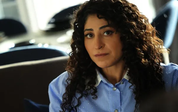 شجون الهاجري في كواليس  ثالثهما الشيطان - الصورة من صفحة منضة شاشا على انستغرام