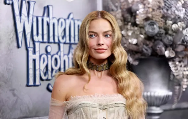 مارغوت روبي بتصميم محمد آشي -مصدر الصورة:  Don Arnold/WireImage