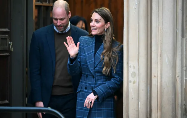 كاثرين (كيت ميدلتون) خلال زيارة إلى ستيرلنغ، اسكتلندا (Catherine during a visit to Stirling, Scotland). مصدر الصورة: ANDY BUCHANAN / AFP