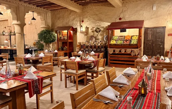 إفطار وسحور رمضاني تقليدي  مطعم سبعة بفندق السيف التراثي يحتفي بالتراث الإماراتي العريق 