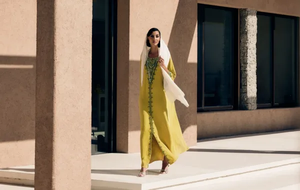 عباية ملونة من علامة كلاي دبي Clay -  الصورة من المكتب الإعلامي 