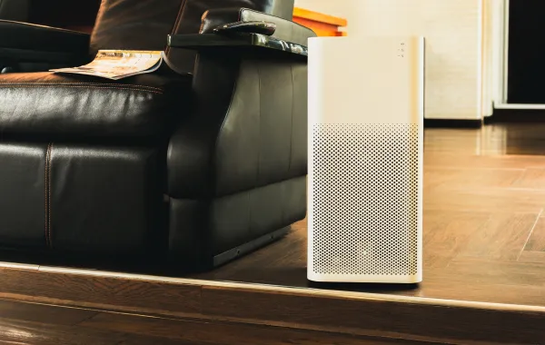 جهاز تنقية هواء كهربائي في المنزل